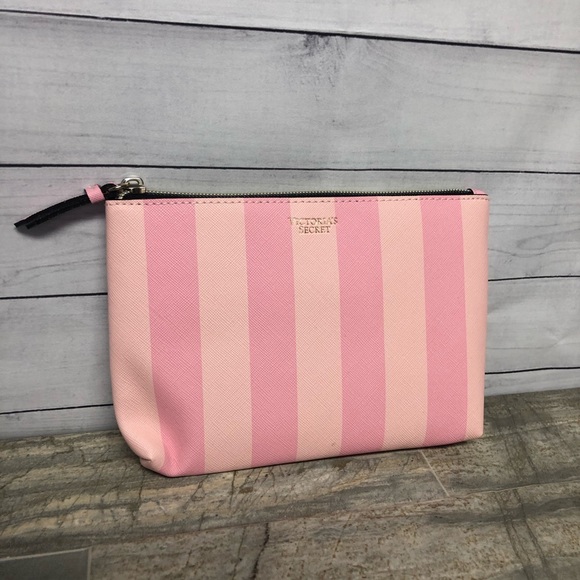 ✨NEW!✨ Love by Victoria’s Secret Travel Gift Set - Picture 4 of 8